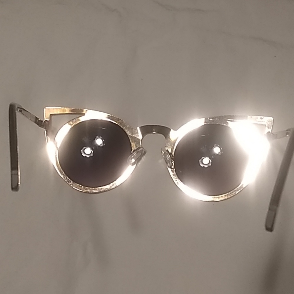Sunglasses - Picture 3 of 8